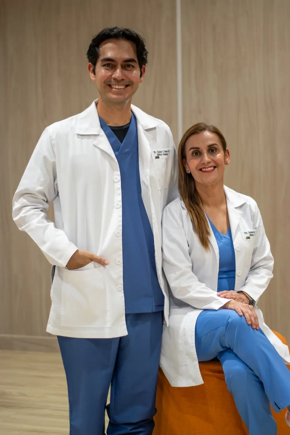 Fisiatra en Bucaramanga Dra. Carmenza Mendoza realizando evaluación funcional